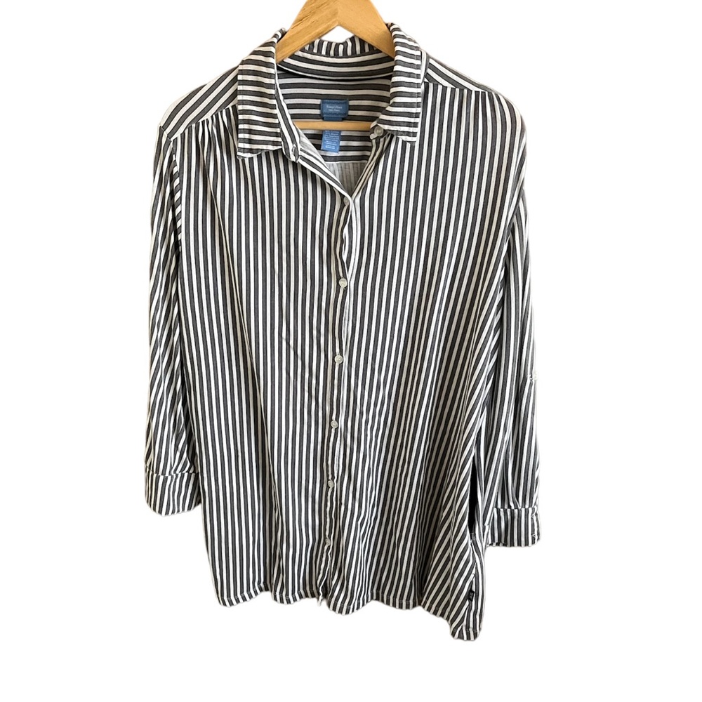 Simply Vera Vera Wang. Striped blouse. Size M